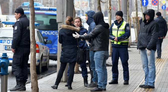 Повдигат четири обвинения на 17-годишния, който блъсна трима полицаи в София