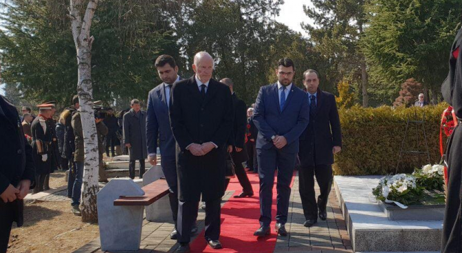 Зам.-министър Георгиев участва в церемония в Скопие в памет на президента Борис Трайковски