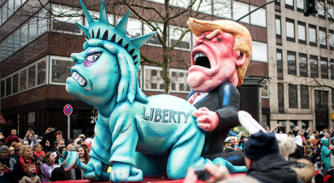 Меркел и Тръмп - водещи карикатури на карнавала в Германия