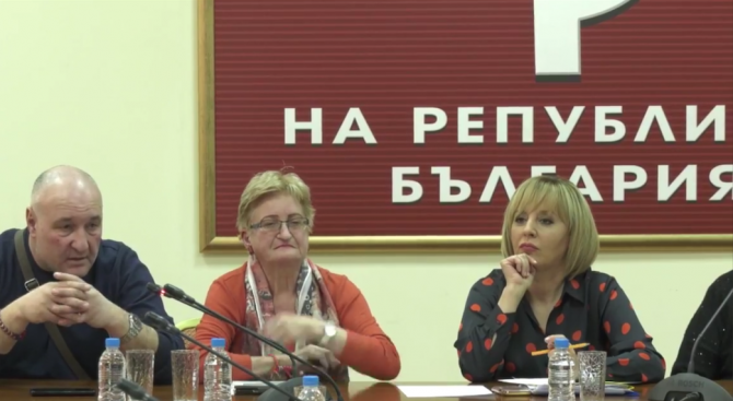 Здравните работници след среща с Мая Манолова: Продължаваме с протестите