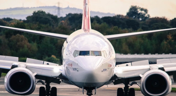 Акциите на авиокомпанията "Боинг" се сринаха след катастрофата в Етиопия