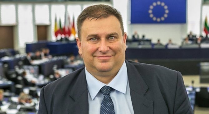 Емил Радев: Не позволихме създаването на мигрантски лагери в ЕС