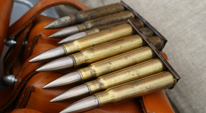 Незаконно притежавани оръжия и боеприпаси са иззети от два имота в Старозагорско