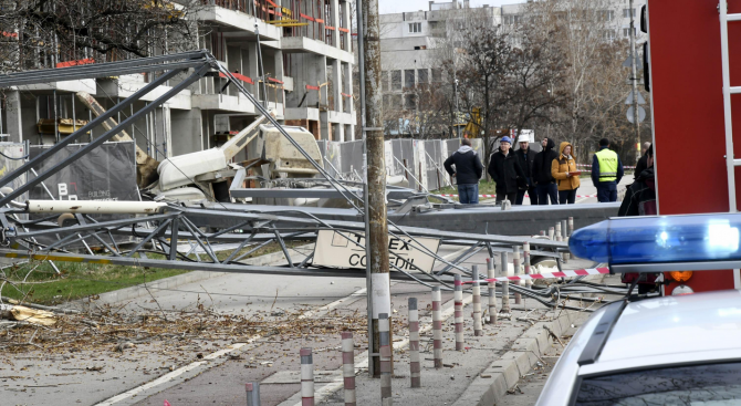 ДНСК не установи нарушения на строежа в кв. "Младост", на който падна кран 