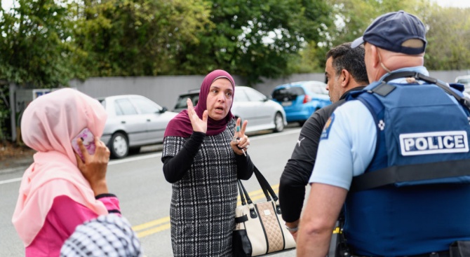 Стрелба в две джамии в Нова Зеландия, има жертви