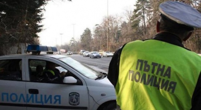  Ограничено движение по пътя Ботевград - Мездра заради катастрофа