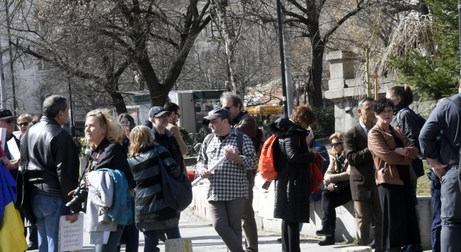 Протестно шествие мина през главните институции в София