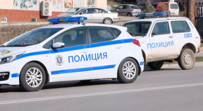 Разбиха и обраха товарен автомобил в Русе