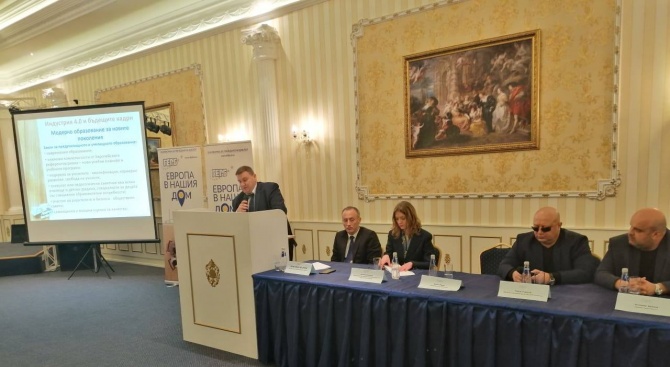 Емил Радев: Работим за автоматично взаимно признаване на дипломите в ЕС