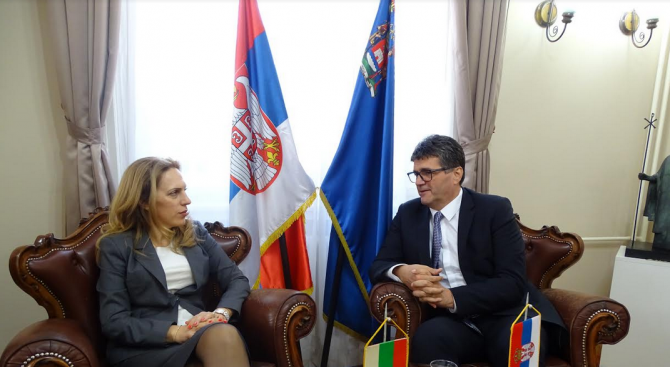 Марияна Николова и сръбският ѝ колега обсъдиха задълбочаването на икономическото сътрудничество