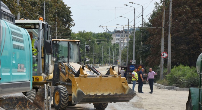 Ремонтират пътища и улици в Ловеч