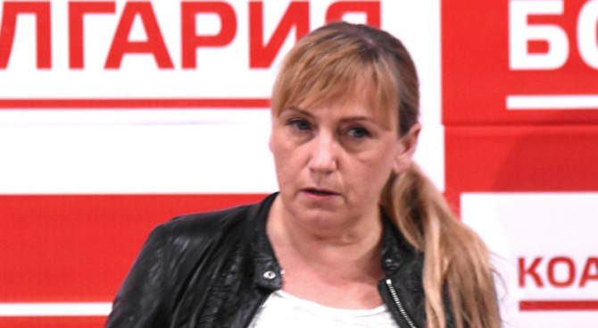 Елена Йончева: Аферата с апартаментите не е корупционен скандал, а търговия с власт