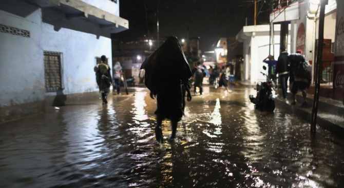 Наводнения взеха най-малко 17 жертви в Южен Иран