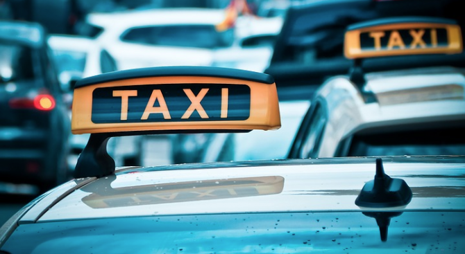Продължават проверките на таксиметрови компании в Пловдив