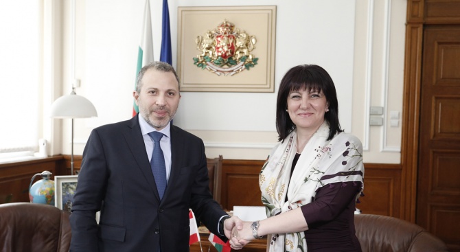 Караянчева и министърът на външните работи на Ливан обсъдиха възможностите за задълбочаване на отношенията между България и Ливан