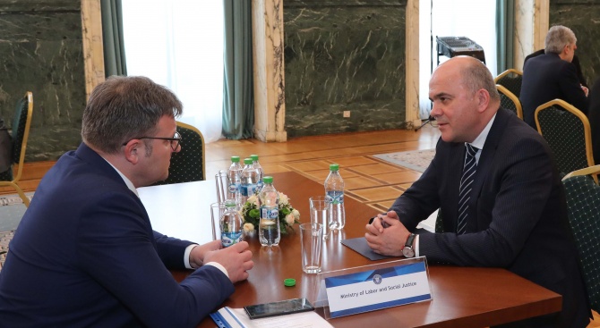 Бисер Петков и министър Будай обсъдиха сътрудничеството в социалната политика между България и Румъния