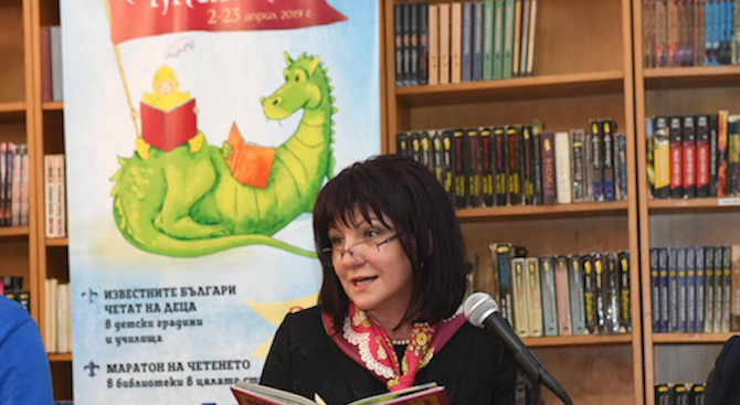 Караянчева участва в официалното откриване на Националната кампания "Походът на книгите"