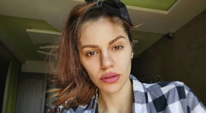 Михаела Филева лъсна без грим