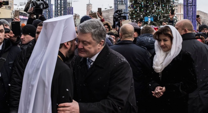 Украинската православна църква е получила нареждане да се моли за победа на Петро Порошенко