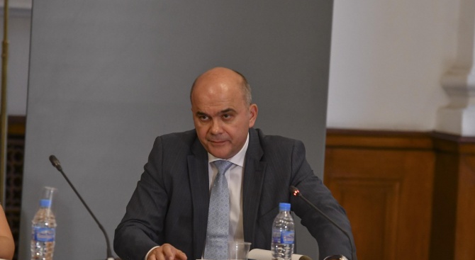 Бисер Петков: През последните години има двуцифрен ръст на минималната заплата в България