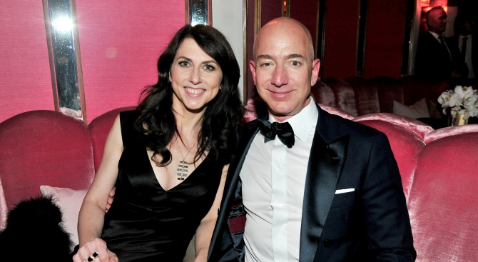 Бившата съпруга на Джеф Безос взима 25% от акциите в "Амазон"