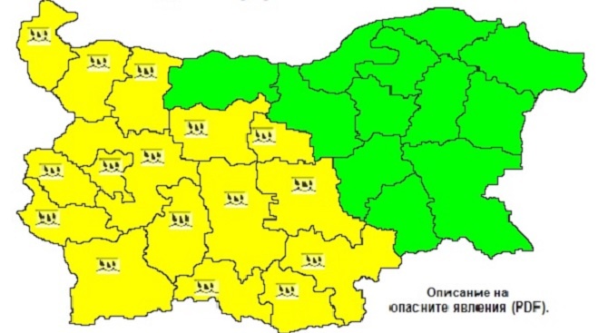 Жълт код за обилни валежи в 16 области на страната утре 