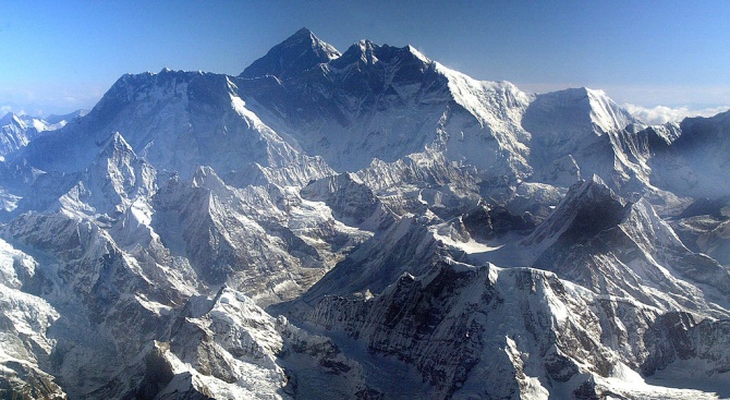 Специална експедиция измерва височината на Еверест