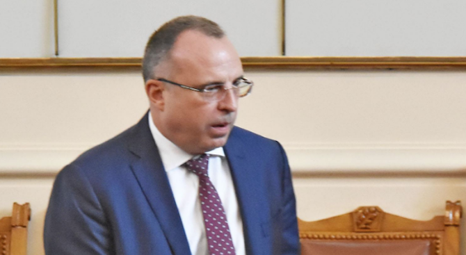 Според министър Порожанов няма основания за оставка, която биопроизводителите му поискаха