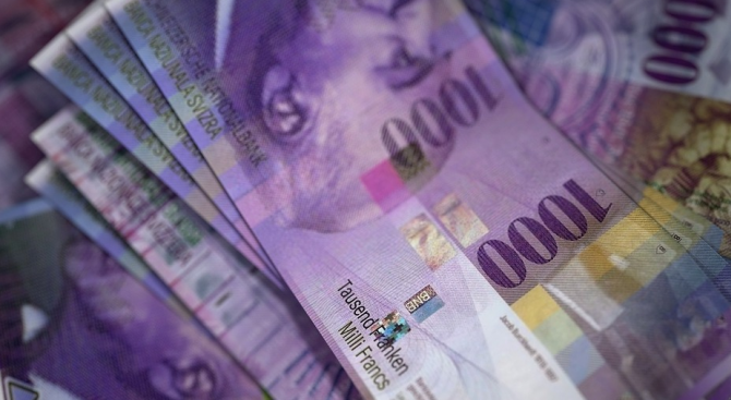 Арест за мъж, опитал се да пласира банкнота от 1000 швейцарски франка