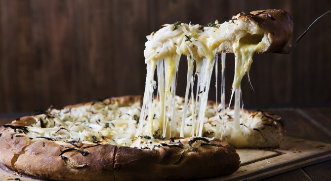 Австралиец постави рекорд с пица със 154 сирена