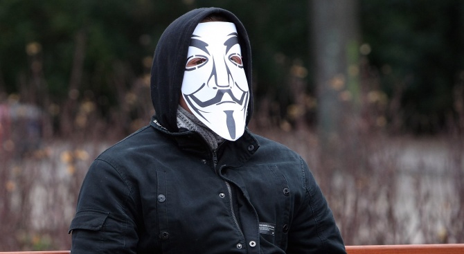 Anonymous скочи на Лондон след ареста на Джулиан Асандж