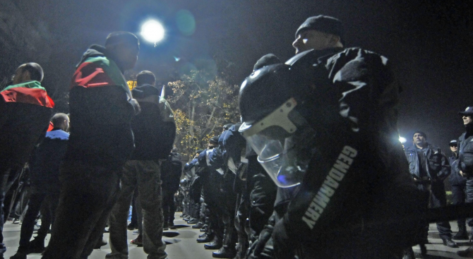В Габрово излязоха за трета поредна вечер на протест