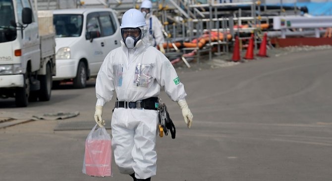 Изваждат ядрено гориво от атомната централа „Фукушима“