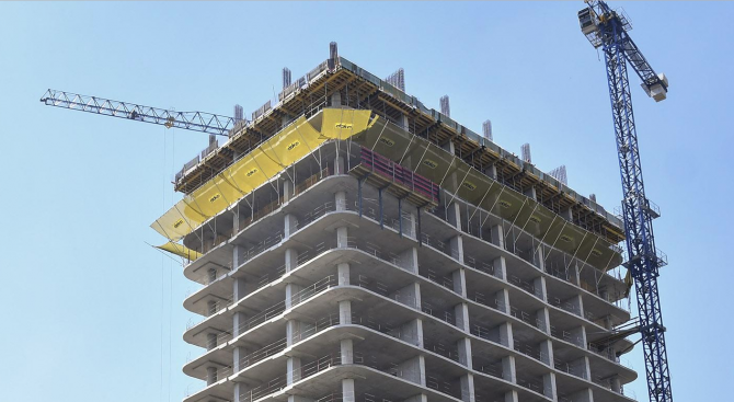 ДНСК спря строежа на небостъргача "Златен век"