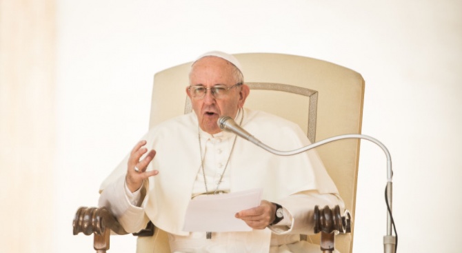 Папата призова за всеобща мобилизация за възстановяване на катедралата "Нотр Дам"