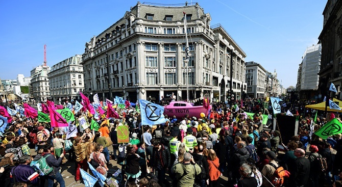 Протестите срещу климатичните промени в Лондон се ожесточават