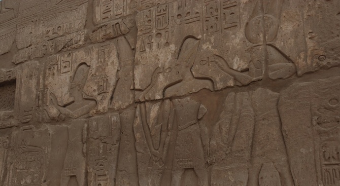 Археолози откриха в Луксор гроб на 3500 години