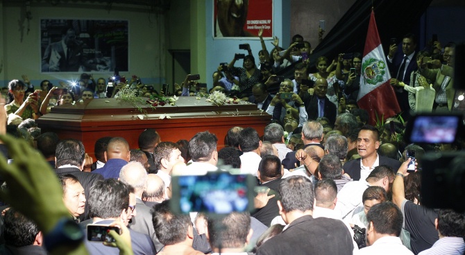 Хиляди перуанци се сбогуваха с бившия си президент Алан Гарсия