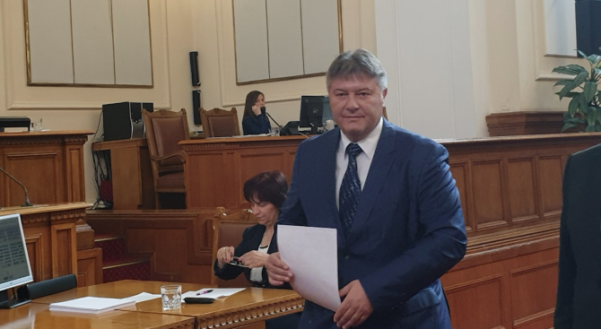 Митко Полихронов зае депутатското място на подалия оставка Делян Добрев 