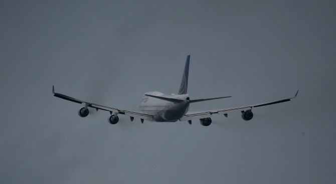 Самолет е бил пренасочен от София към Варна заради буря над столицата