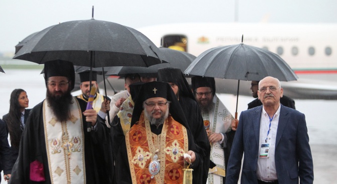 Благодатният огън е у нас