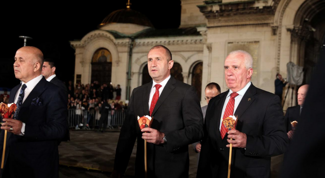 Президентът отправи пожелания към българите за здраве, вяра и любов