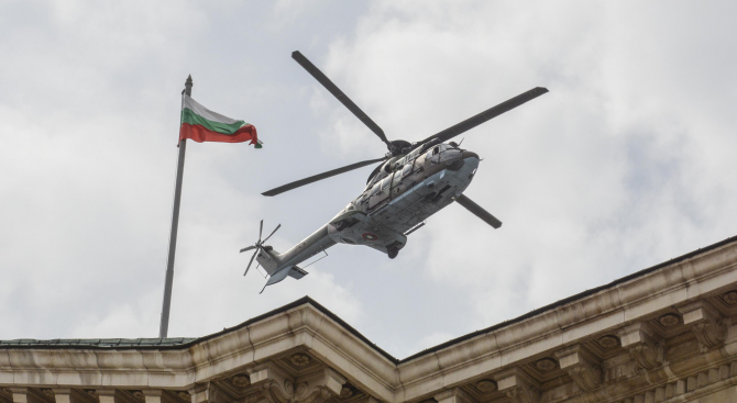 Вертолети и самолети от ВВС ще летят над София от днес заради парада на 6 май