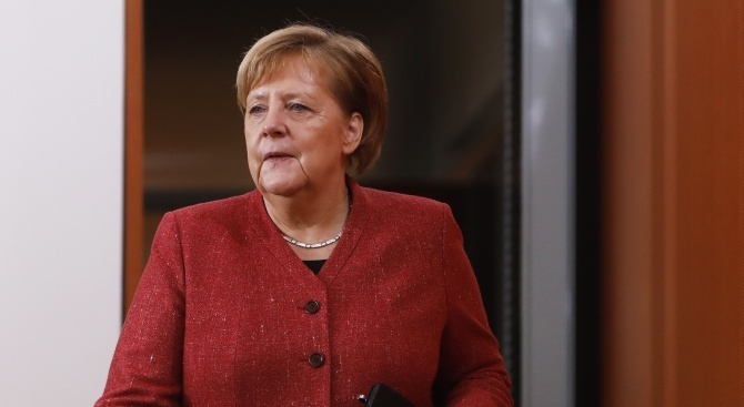 Меркел иска сътрудничество с Нигер за борба с нелегалната миграция 