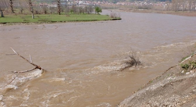 На 5 май са възможни наводнения във водосбора на река Струма 