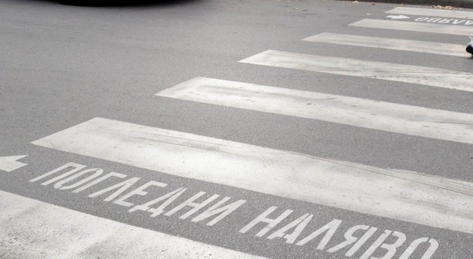 Кола блъсна 3-годишно дете на пешеходна пътека в София