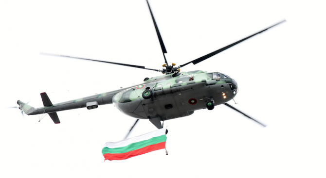 Военният парад за 6 май – без хеликоптер с националния флаг