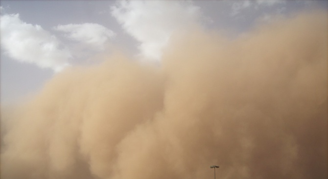 Силна пясъчна буря погълна град в Австралия