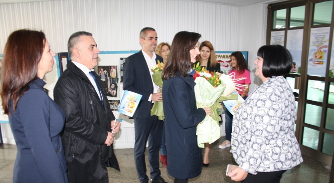 Мария Габриел откри ХХI Национален фестивал на детската книга в Сливен