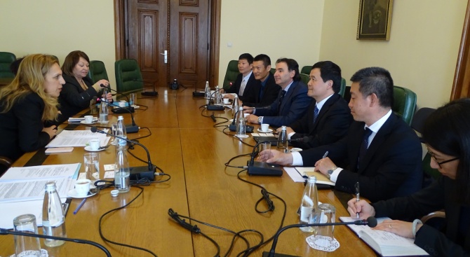 Вицепремиерът Марияна Николова проведе работна среща с посланика на Китай